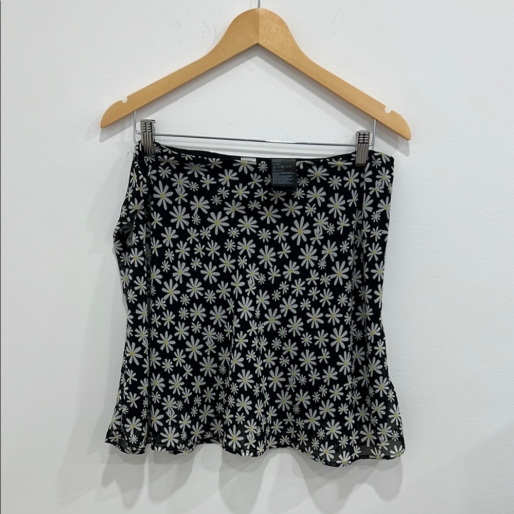 H&M Daisy mini skirt size 14 no flaws
